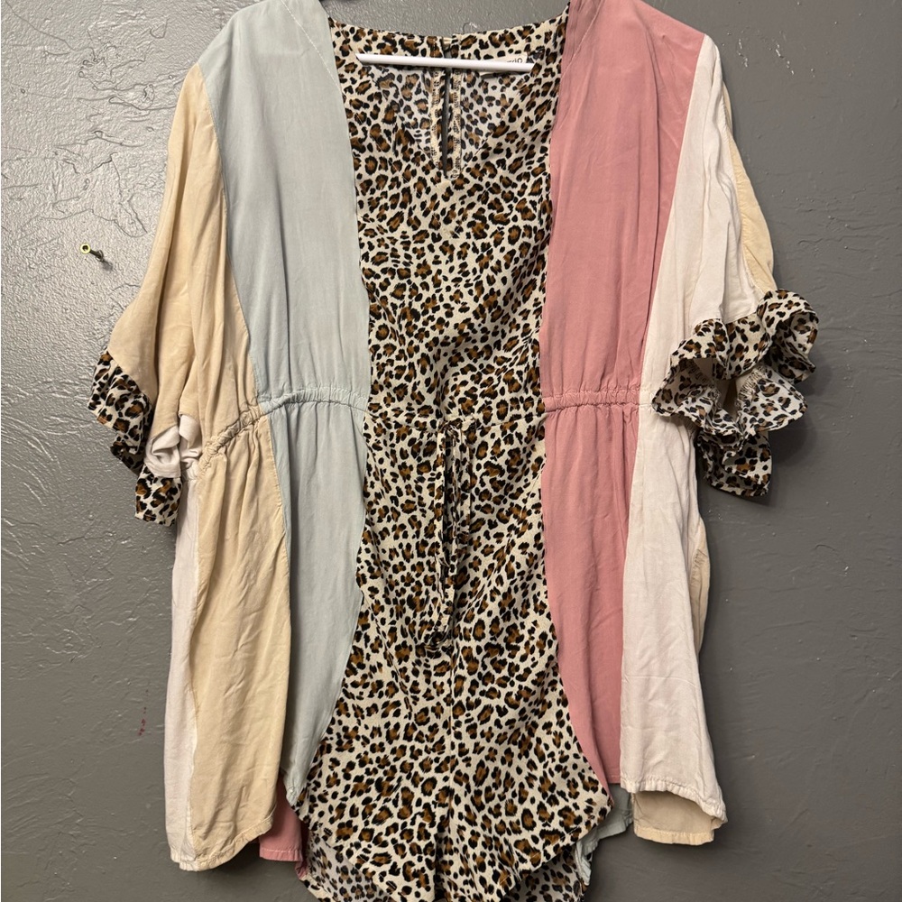 Main Strip Leopard and Pastel Kimono Blouse
